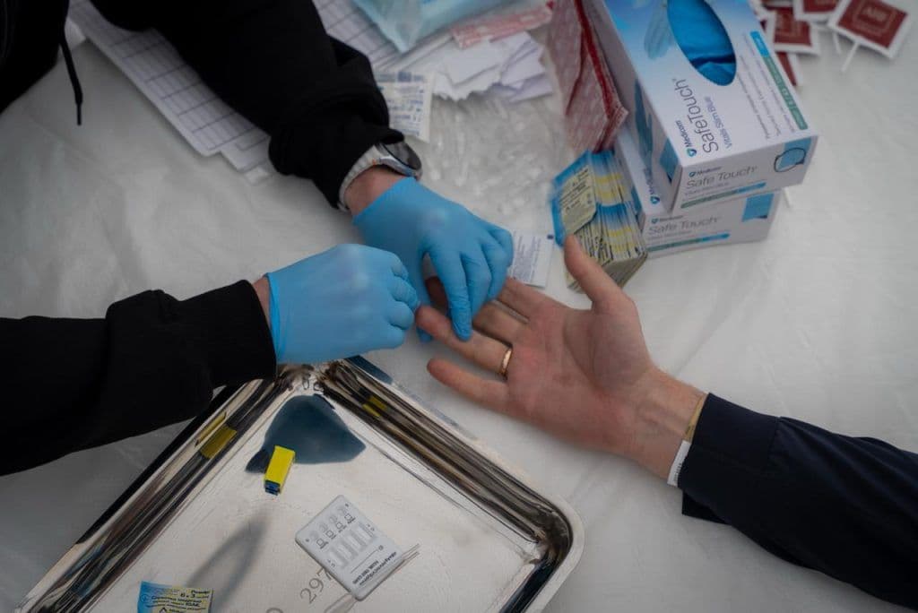 Понад 100 щеплень за два дні та відверта розмова про профілактику здоров'я – спільна акція Національного інституту раку та МОЗ — фото 2